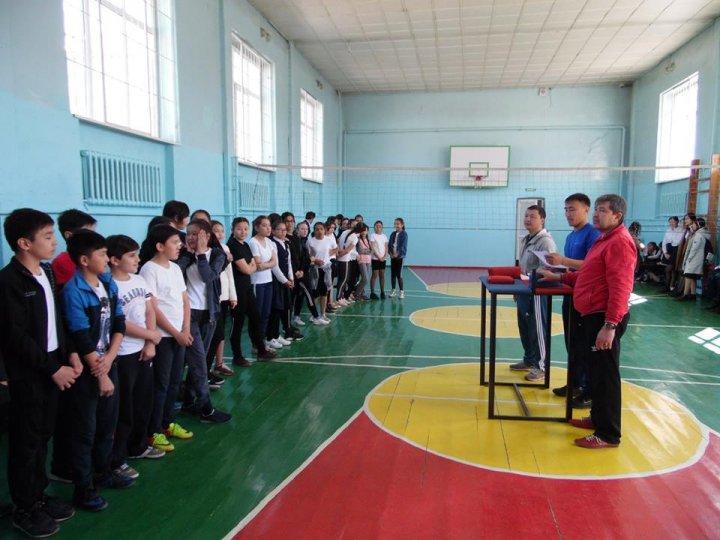 Үш тілде оқытатын мамандандырылған дарынды балаларға арналған мектепте орта буын оқушылары арасында спартакиада өткізілді. В Специализированной школы для одаренных детей с обучением на трех языках была проведена спартакиада среди учащихся среднего звена.