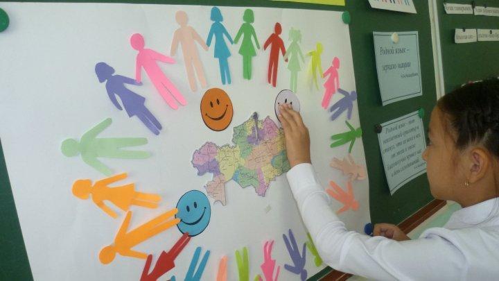 Библиотекарь Специализированной школы для одаренных детей с обучением на трех языках Мулдыева К.С