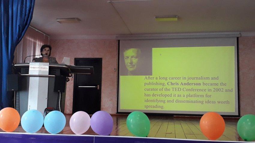 TED Talks – бұл әлемді өзгертетін сөздер.